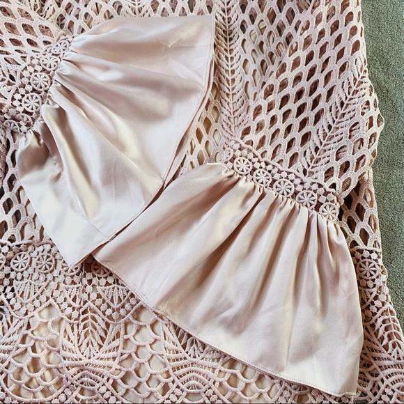 DOLCE CABO Satin Bell Sleeve Lace Blouse With Attached Camisole Women's Size M - Picture 5 of 13